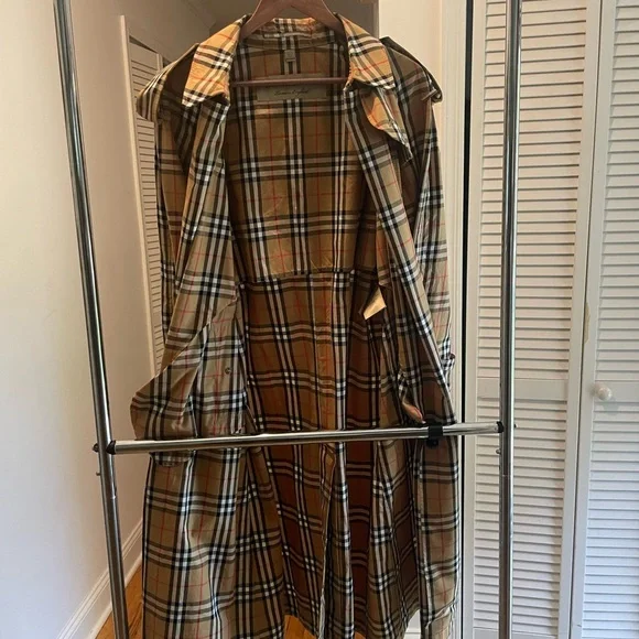 WOMAN’S BURBERRY LONG COLLAR TRENCH COAT - Picture 3 of 10